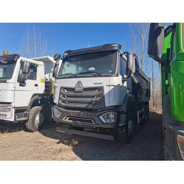 Sinotruck HOWO Heavy Duty 12 Wheels 8*4 Подержанный грузовик с подъемником в белом/красном/на заказ