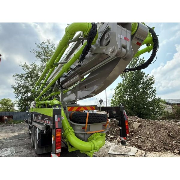 2025 Zoomlion 47M Concrete Pump Truck with 120 m³/h Pumping Output and 365° Continuous Rotation