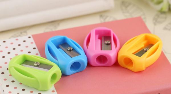 Various Colors  Manual pencil sharpener 3.5cm Kids Children Stationery Supplies Animal Mini Piggy Piglet Dinosaur