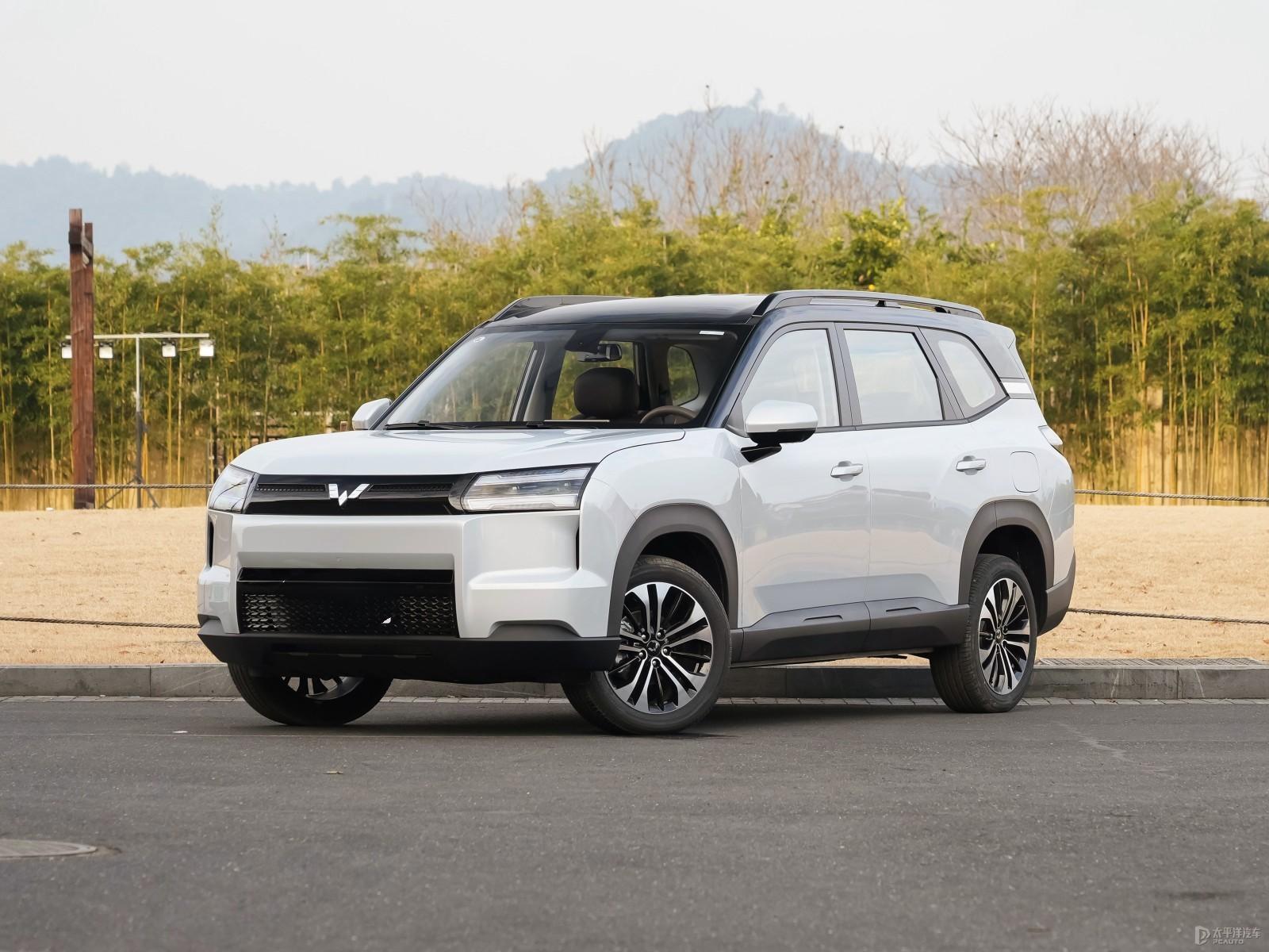 Wuling Starlight 560 EV Electric SUV with 500km Range, 15.6-inch Touch Control