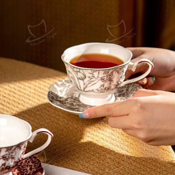 Цветочный дизайн керамический подарочный набор для девушек 200 мл чашка и тарелка с подарочной коробкой