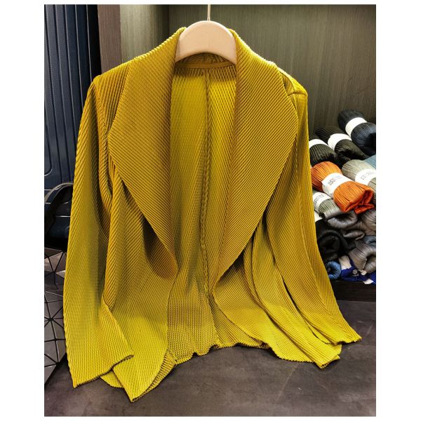 Spring 2025 Women's Solid Color Lapel Long Sleeved Pleated Women's Long Coat
