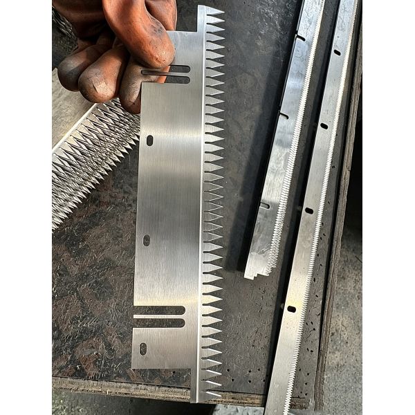 Custom Toothed Long Industrial Blade, High Wear Resistant Sharp Serrated Blade for Packaging Paper Plastic Film Cutting