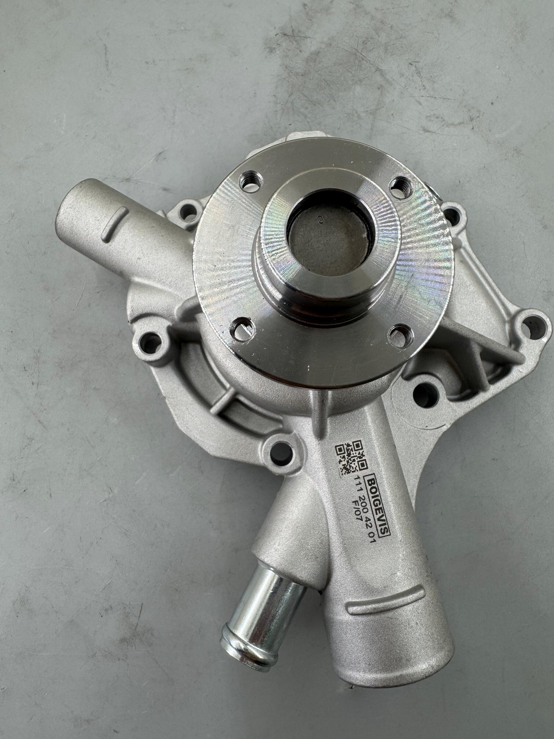 High quality water pump 1112 0042 01 for Benz