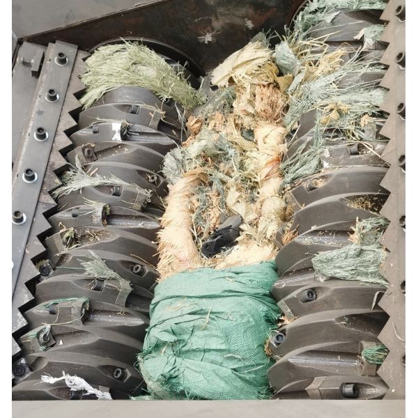Double Axis Industrial Waste Materials Shredder Machine for Initial Payment Option