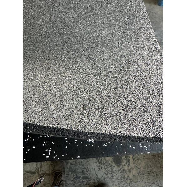 Grey Fleck EPDM 40mm Tile 1m X 1m 6000sqm / Day Gym Rubber Flooring Environmentally Friendly Including Clips