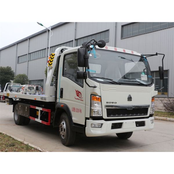 Sinotruck Light Duty Tow Truck Wrecker Road Recovery Vehicle Euro 2