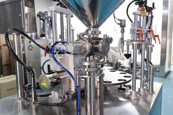 Máquina de selagem de enchimento cosmética do equipamento químico diário automático do selo da suficiência do tubo
