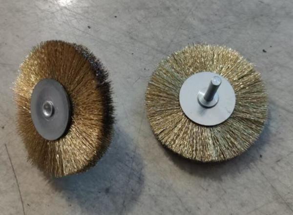 Hot Selling 75mm Crimped Brass Wire Rust Removal Cleaning Brush with Shank 6mm