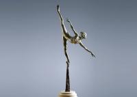 Estátua de bronze da bailarina moderna