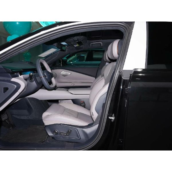 2024 766 km Range Lynk&Co Z10 4-door 5-seater Medium Large Rear Wheel Drive Electric Sedan Rear Seat LCD Screen 70-90kWh Battery