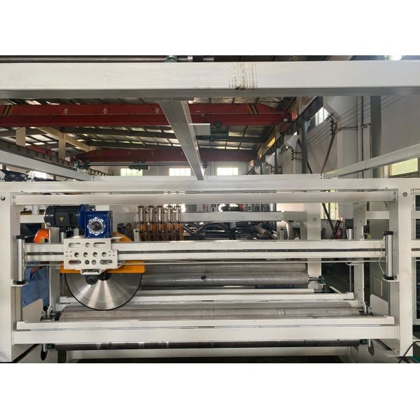 Máquina de enrolar e cortar de tecidos não tecidos para linhas de enrolamento