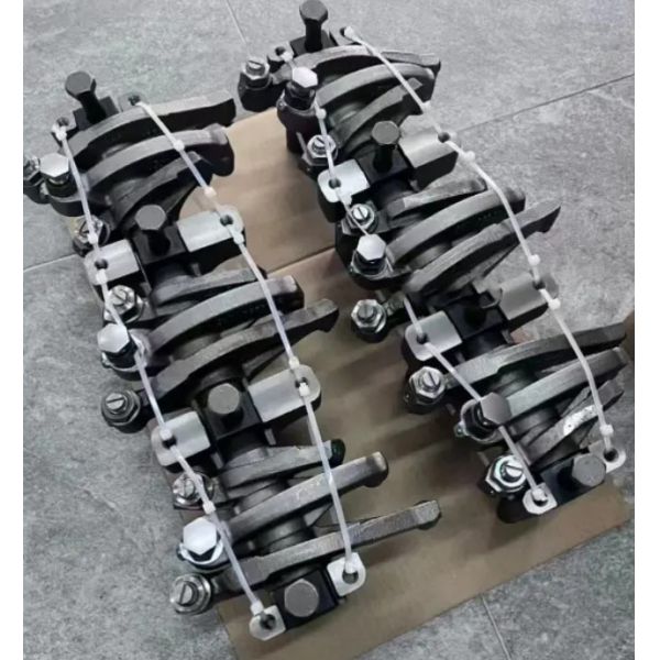 QSM11 Excavator Diesel Engine Complete Rocker Arm Assembly 4003905 4003906