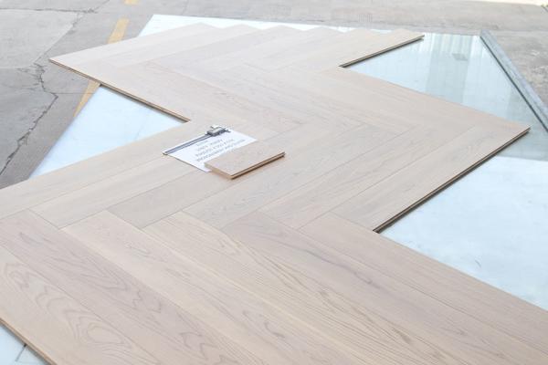 White Oak Herringbone Engineered Flooring 910x150x15mm
