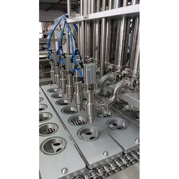 CE certificate LC-672CF Fully Automatic Vacuum Disc Salad dressings, sauces, fruit purees, meat purees, cups tray Filling and Sealing Machine