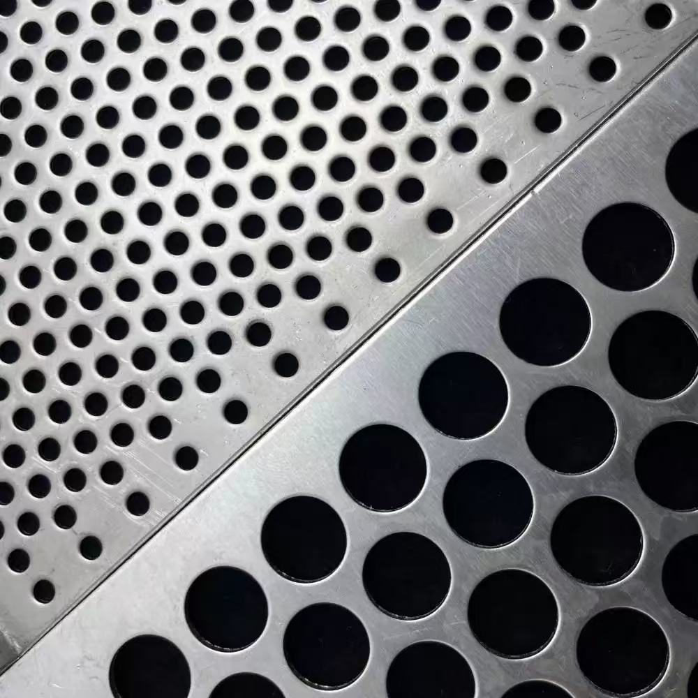 Custom 1.5mm Thickness Perforated Metal Mesh with Customized Hole Shape for Architectural Decoration