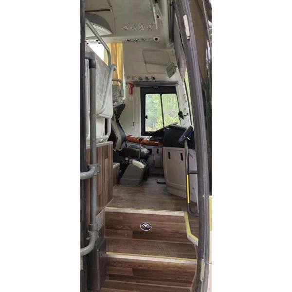 Используемые места тренера ZK6120 50 Yutong километр 2020 используемый годом двойных дверей автобуса пассажира низкий