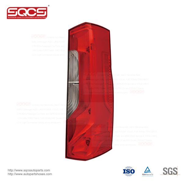 Améliorer Mercedes Sprinter avec une paire de feux de freinage à LED