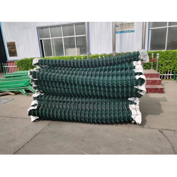 Hot-dip Galvanized or PVC Coated Chain Link Fence Ideal for Securing Sports Stadiums