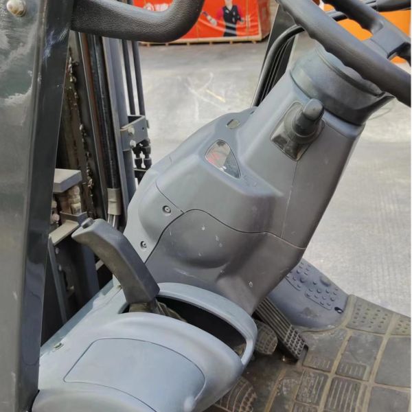 Original Diesel Engine Used 3 Ton Forklift With Conspicuous Warning Light Spare Parts