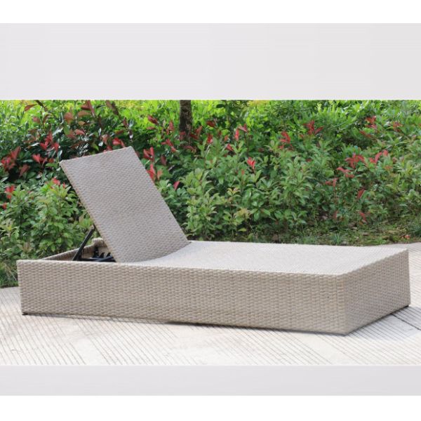 Rattan Beach Lounge Chair Sun Lounger Bed PE Rattan Garden Outdoor Swimming