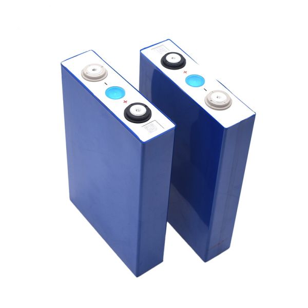 Batterie Li-ion rechargeable 120Ah conçue pour fonctionner entre moins 20 et 60 degrés Celsius pour les applications industrielles et commerciales