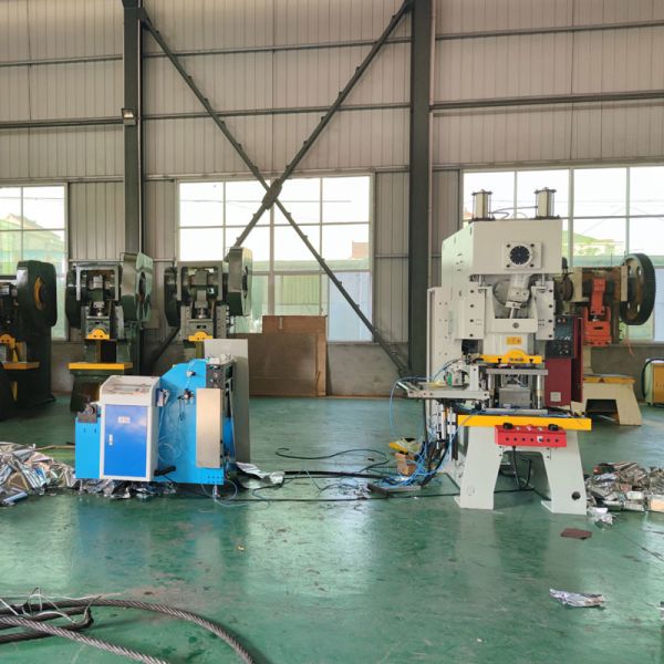 Fuerza neumática de la punzonadora 630KN del envase de la hoja de Alu de la taza de café