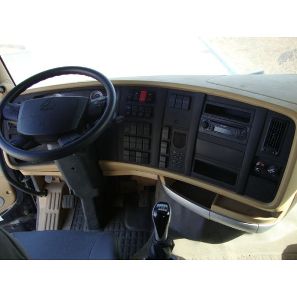 6 Wheels 4×2 HOWO Prime Mover Truck With 35 Tons Loading Capacity Model ZZ4187V3517N1B