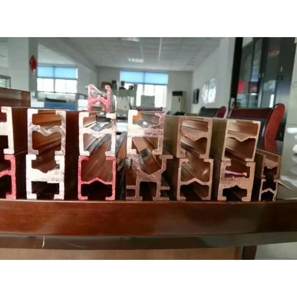 Компоненты крана на козлах PVC транкинга систем шинопровода проводника Uni-рельса