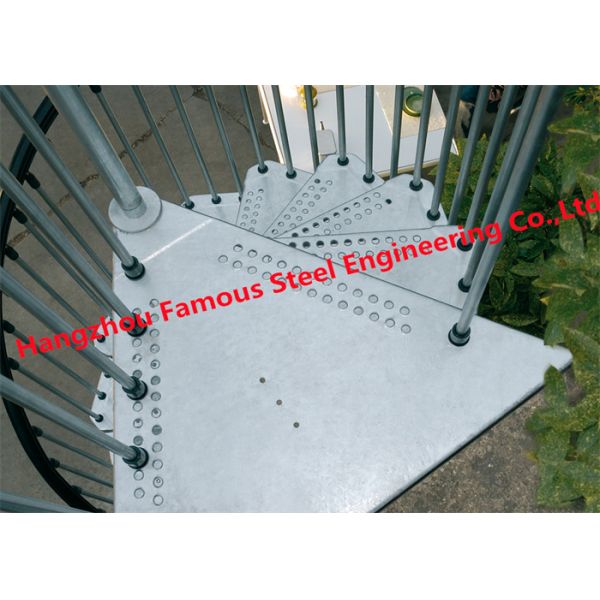 Светлым гальванизированные датчиком стальные шаги металла поручня нержавеющей стали винтовой лестницы лестниц