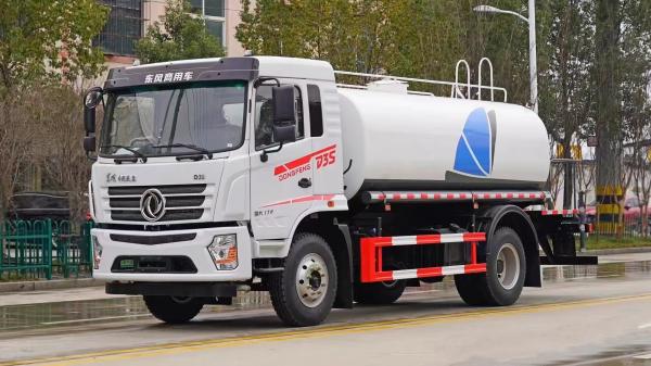 Manual Transmission pressure Road Washing Vehicle for Effective pressure Cleaning