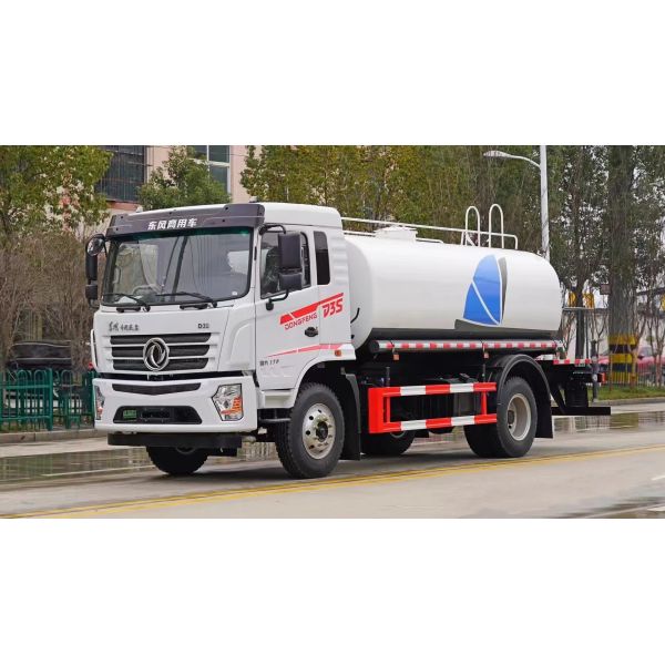 Modelo Dongfeng 4*2 Sprinkler de camión ligero con transmisión manual