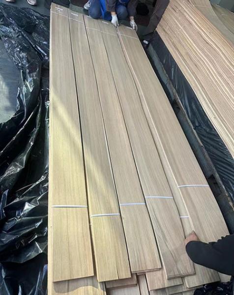 Carvalho Europeu AA Grau de madeira natural Espessura de folheado 0,5 mm ≥ 245 cm Comprimento