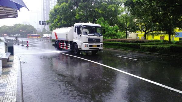 Sinotruk Howo Spray Gun Car Liquid Tanker Truck  , Fire Sprinkler 20cbm