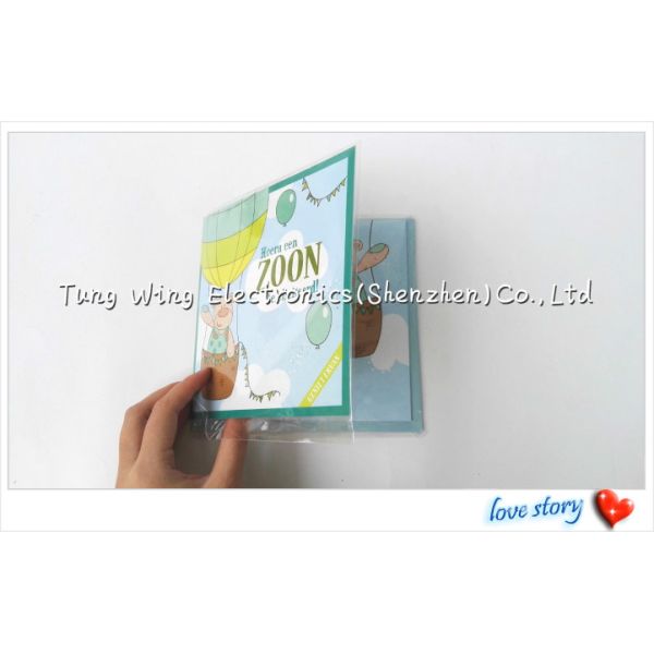 Мюзикл праздника записал поздравительные открытки для подарка праздника, приглашения