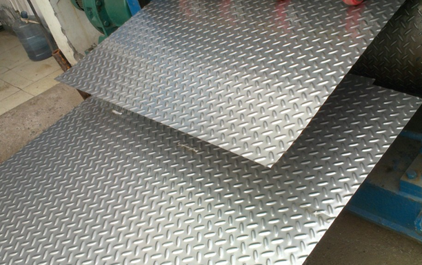 Q235b Hot Rolled Carbon Steel Chequered Sheet A36 Embossed Diamond Pattern Steel Plate