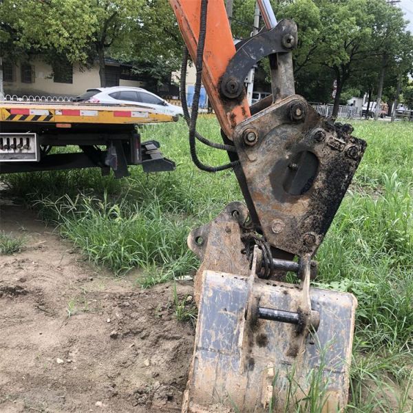 Original Hydraulic Valve Used DOOSAN DX60 Mini Excavator from Korea Weighing 5700 KG