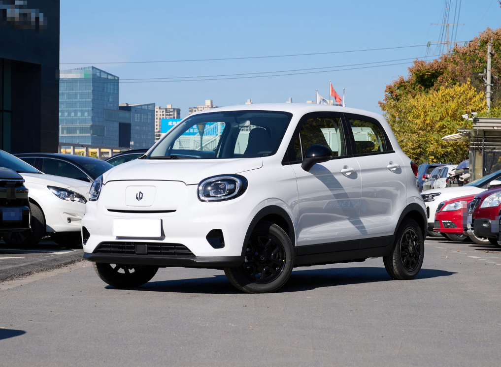 Leapmotor T03 Mini EV Car для взрослых 280 км Дальность 5 дверей 5 мест Седан 4780 * 1905 * 1675 мм