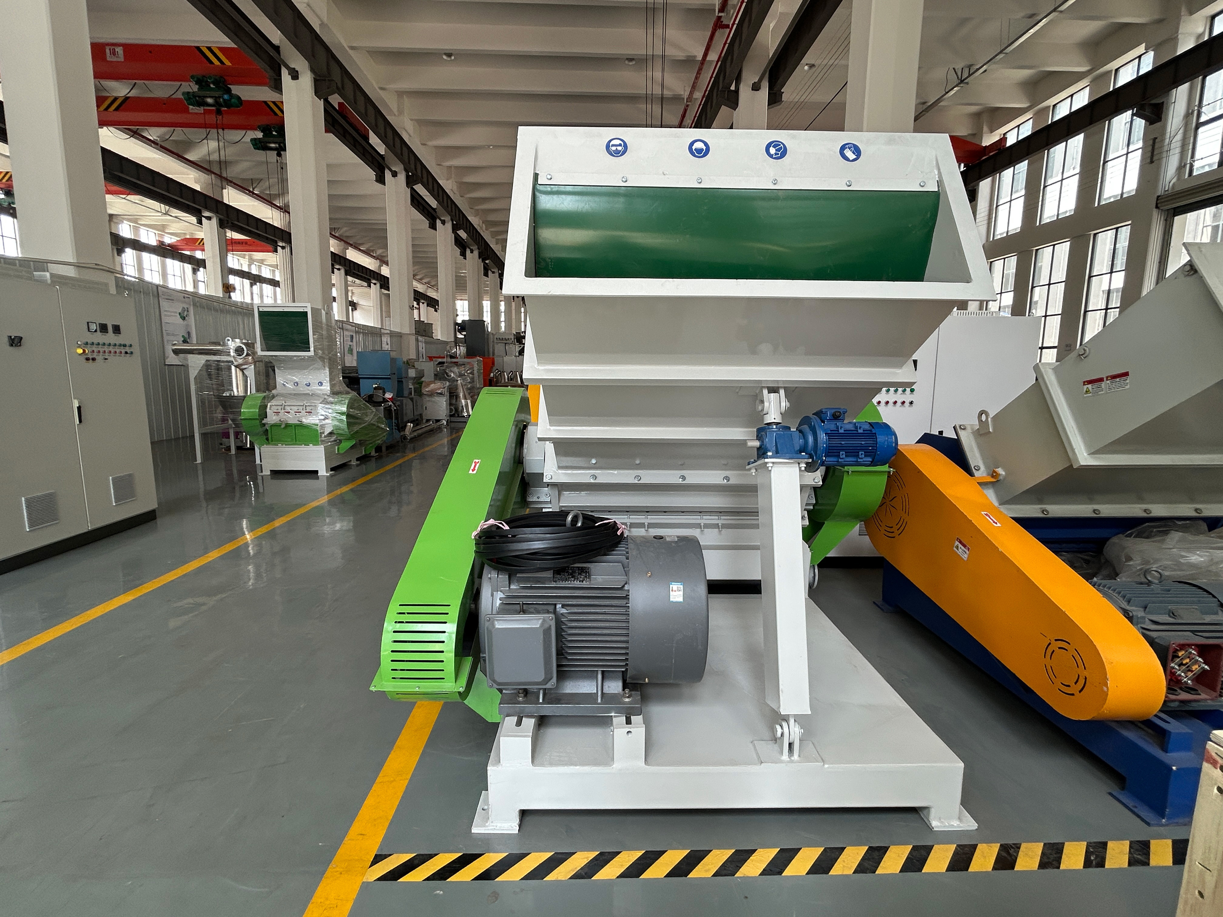 Powerful Horizontal Plastic Shredder Grinder Breaker Crusher for PVC Pipe PE Profile PP Tray Pallet PPR PU Hose ABS PC Sheet EVA Foam Crushing Recycling Machine