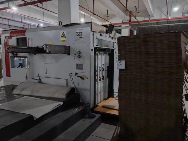 JIGUO BMY-1320 Semi Automatic Die Cutting Machine,Max.cutting speed：Max.pressure	340 Tons