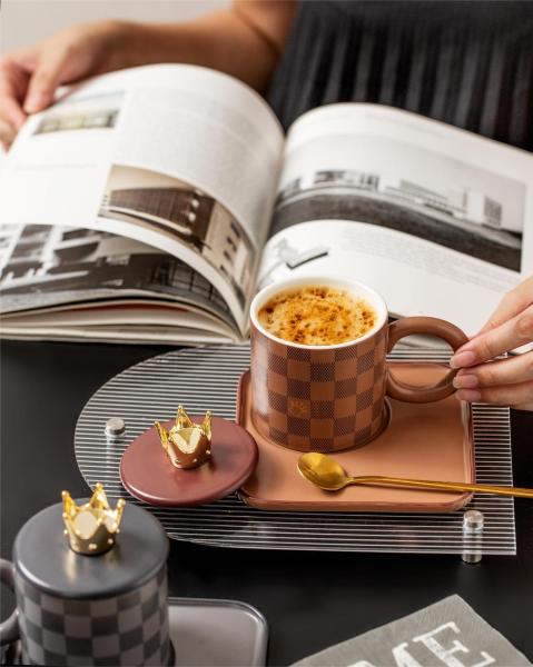 National Trend Style Checkered Ceramic Cups And Plates With LIDS Spoons Large Round Handles Mugs Office Coffee Home Drinking Custom Ceramic Mugs