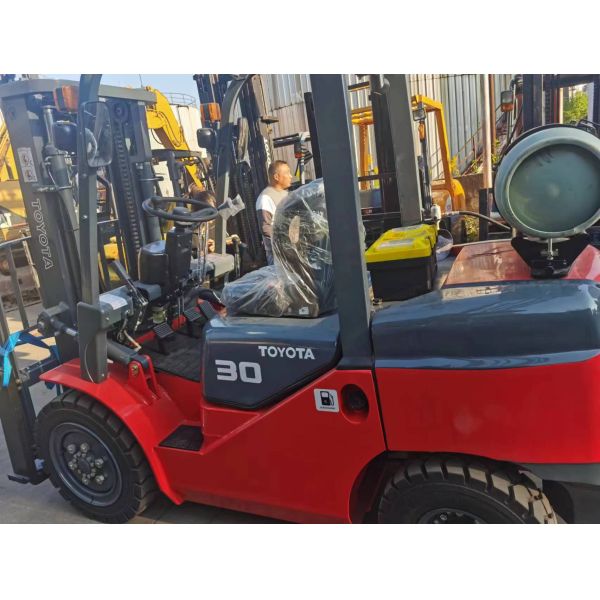 3000kg Loading Capacity Lpg Forklift Truck with Performance and Smooth Operation