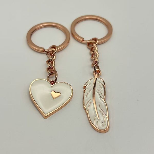 Metal gifts keyrings with different shape keychains dogs,cats butterfly metal keyrings for sale