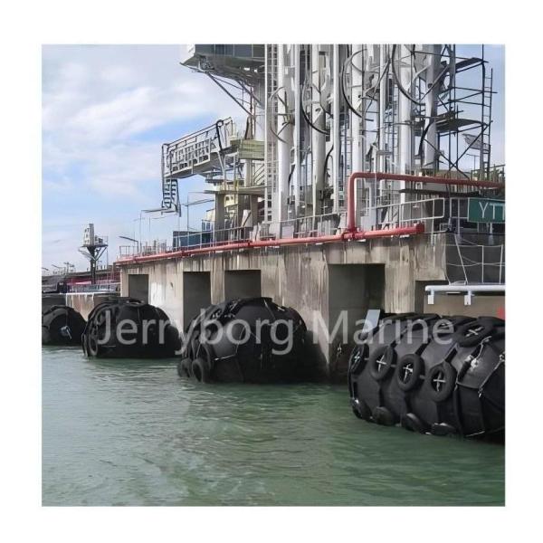 Des débardeurs pneumatiques flottants gonflables de type Yokohama avec filet de chaîne de pneus