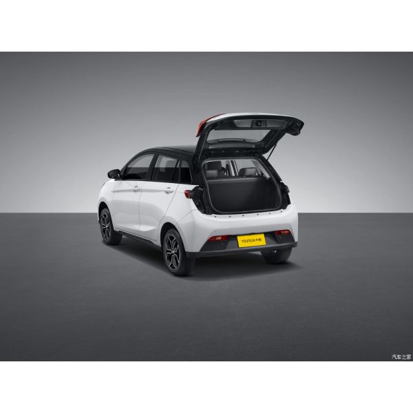 Electric Car 3.7m Length 120kw Motor Ternary Lithium Battery 110km / H 5 Seats