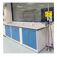Améliorez votre laboratoire avec un banc murale de laboratoire facile à installer