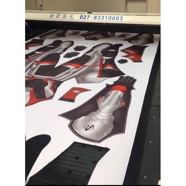 АВТОМАТ ДЛЯ РЕЗКИ ЛАЗЕРА ЗРЕНИЯ ДЛЯ СУБЛИМАЦИИ ПЕЧАТАЯ ПОСТАВКИ СПОРТВЭАР НА ОТКРЫТОМ ВОЗДУХЕ