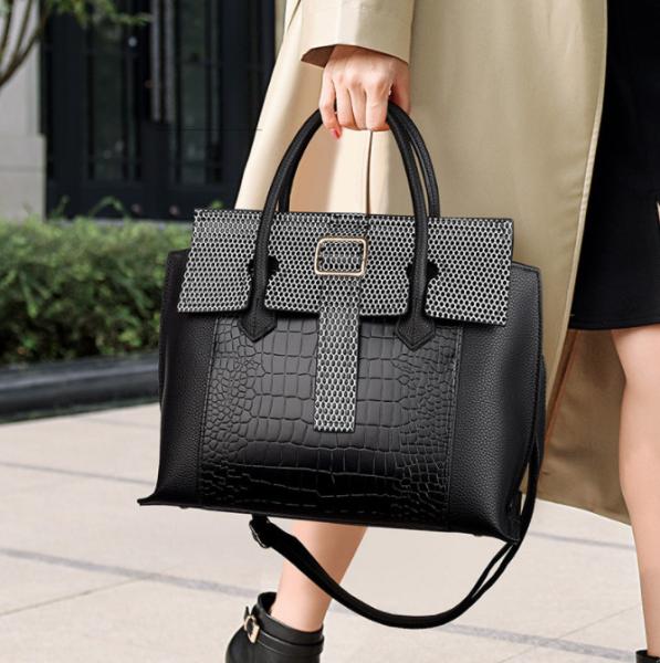 Fashionable Women Crossbody Handbag Large Capacity And Temperament