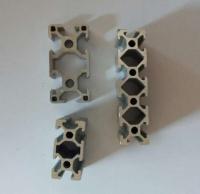 Perfil de alumínio industrial anodizado prateado