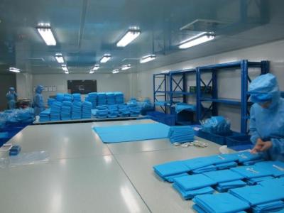 Disposable Lab Gown /Disposable Medical Scrubs Non Absorbent Sms Material